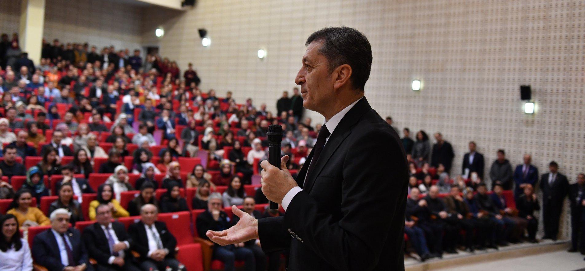 BAKAN SELÇUK, KİLİS VE HATAY'DA ÖĞRETMEN VE ÖĞRENCİLERLE BULUŞTU