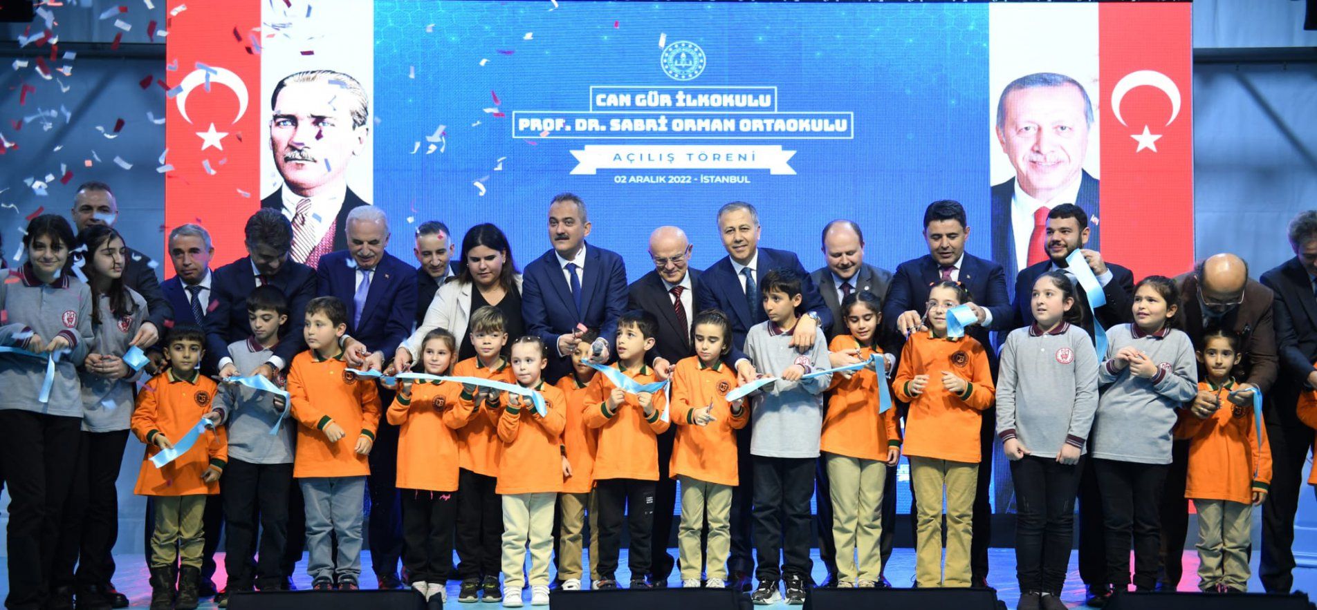 BAKAN ÖZER, İSTANBUL'DA CAN GÜR İLKOKULU VE PROF. DR. SABRİ ORMAN ORTAOKULUNUN AÇILIŞINI YAPTI